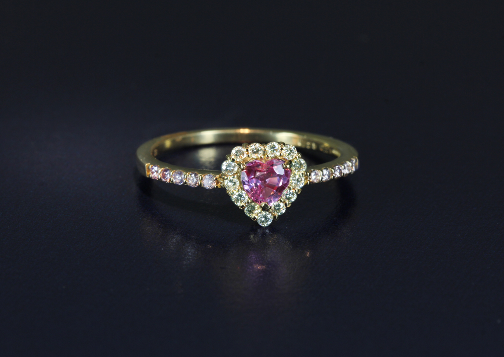 ピンクサファイアとダイヤモンドのリング