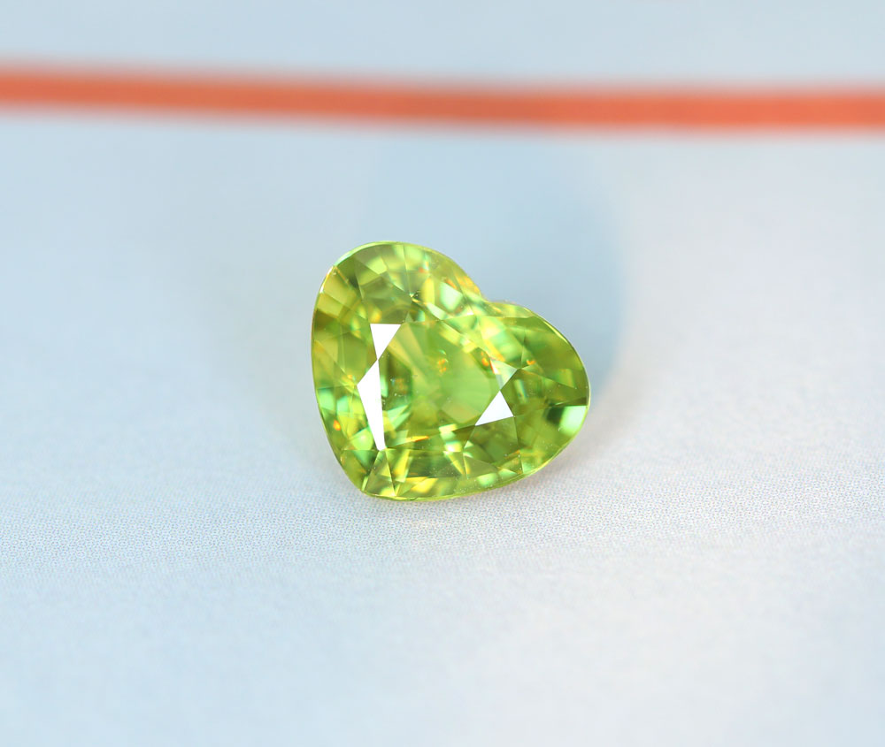 スフェーン 2.14ct ルース ハートシェイプ