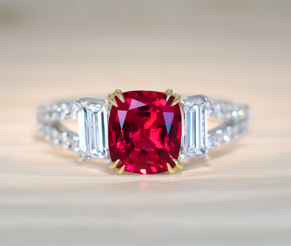 【HANDMADE】ビルマ産　非加熱 レッドスピネル 1.62ct エメラルドカットダイヤモンド 0.334ct/0.304ct ダイヤモンド　0.324ct リング
