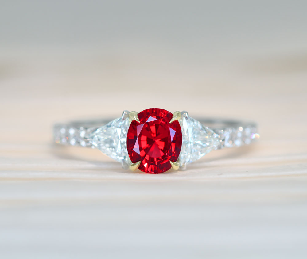 【HANDMADE】PT950/K18 ビルマ産　非加熱　レッドスピネル 1.08ct 0.222ct E VS2/0.217 F VVS2 トリリアントカット　ダイヤモンド 0.262ct リング[GIA]